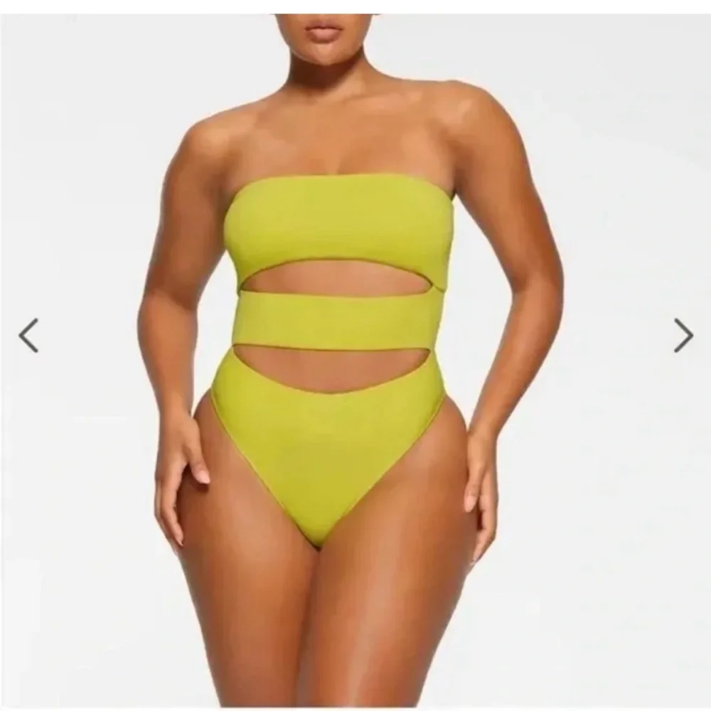 SKIMS SWIM CUT OUT MONOKINI 4X